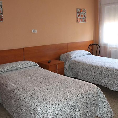 Hostal Cal Siles El Prat de Llobregat Dış mekan fotoğraf