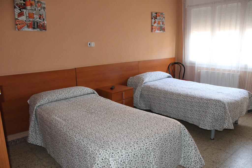 Hostal Cal Siles El Prat de Llobregat Dış mekan fotoğraf