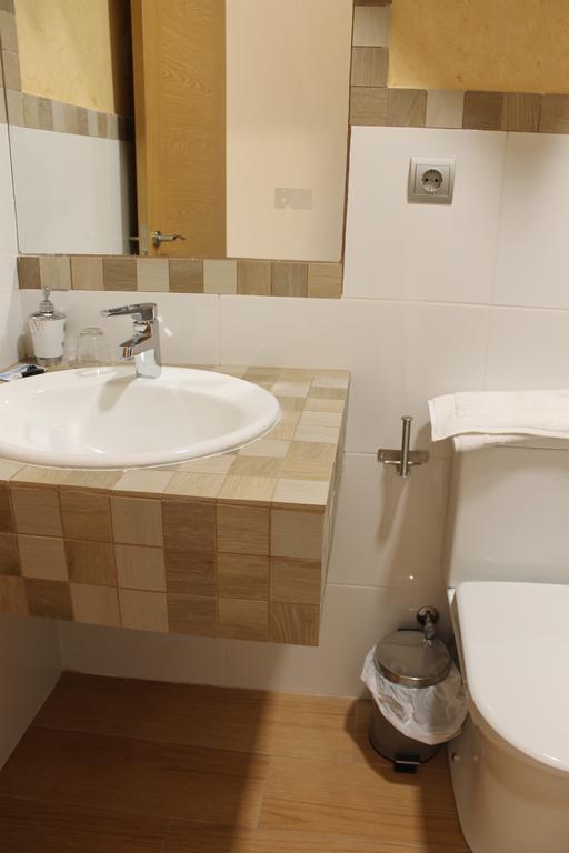 Hostal Cal Siles El Prat de Llobregat Dış mekan fotoğraf
