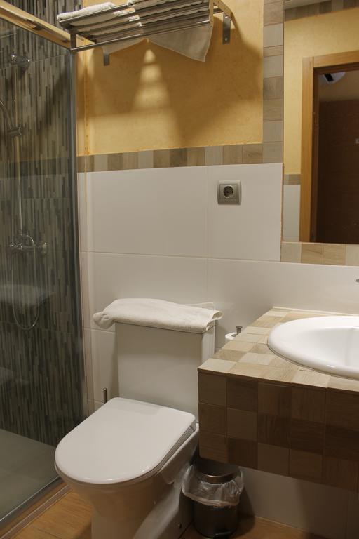 Hostal Cal Siles El Prat de Llobregat Dış mekan fotoğraf