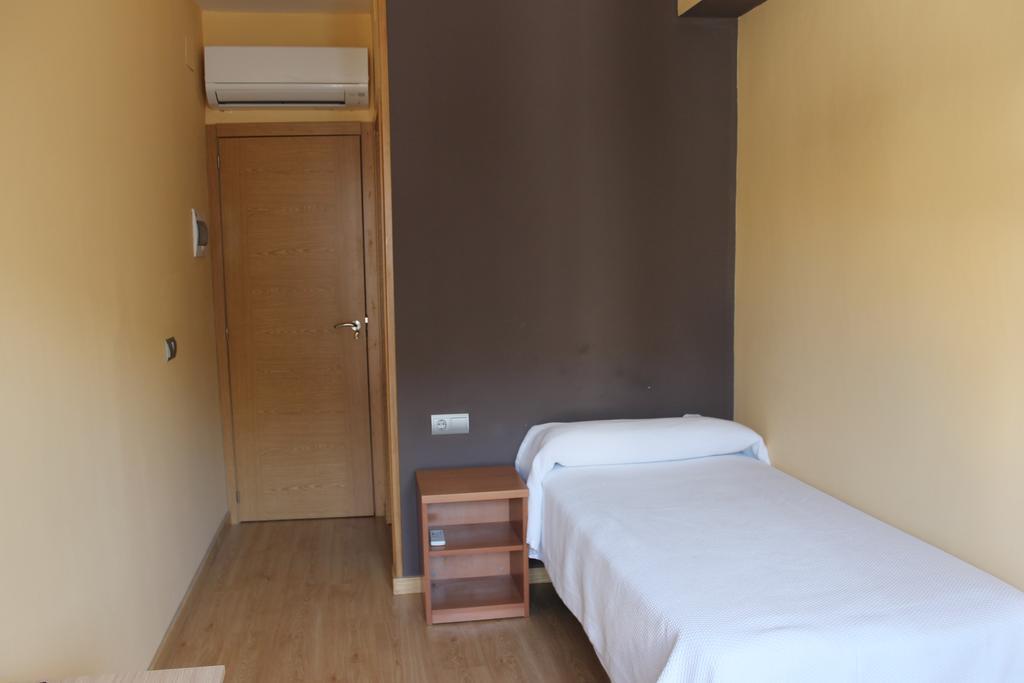 Hostal Cal Siles El Prat de Llobregat Dış mekan fotoğraf