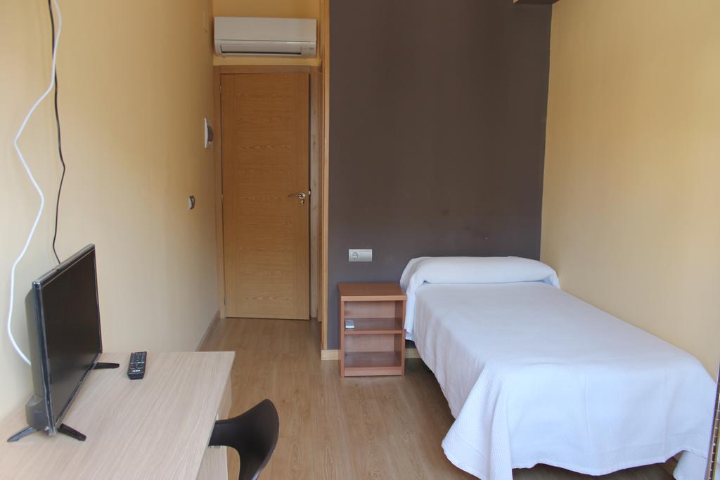 Hostal Cal Siles El Prat de Llobregat Dış mekan fotoğraf