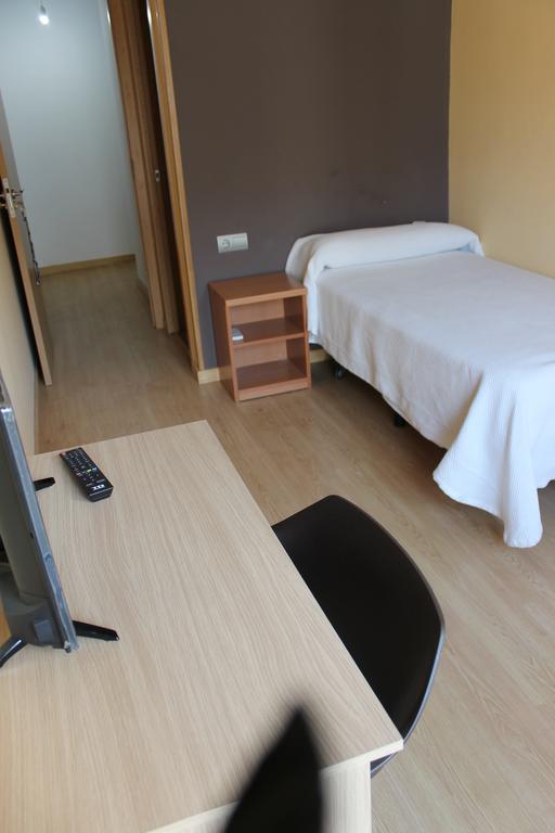 Hostal Cal Siles El Prat de Llobregat Dış mekan fotoğraf