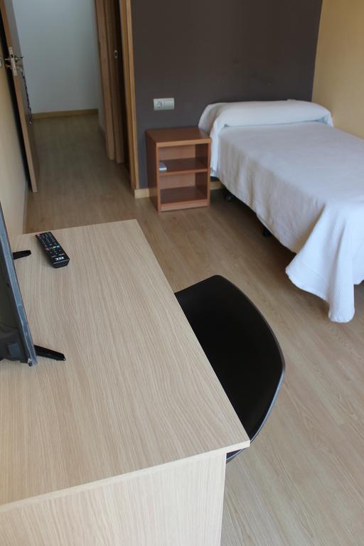 Hostal Cal Siles El Prat de Llobregat Dış mekan fotoğraf