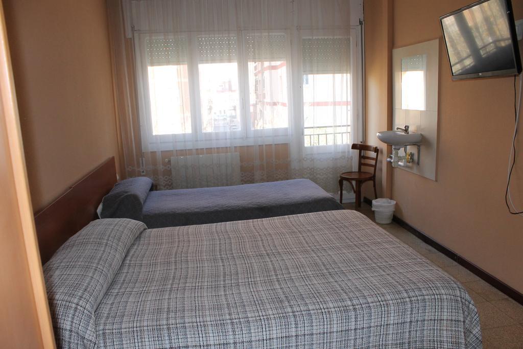 Hostal Cal Siles El Prat de Llobregat Dış mekan fotoğraf