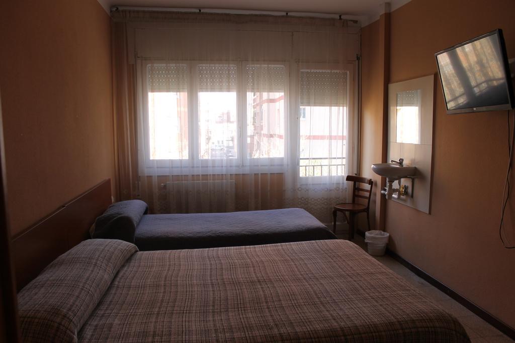 Hostal Cal Siles El Prat de Llobregat Dış mekan fotoğraf