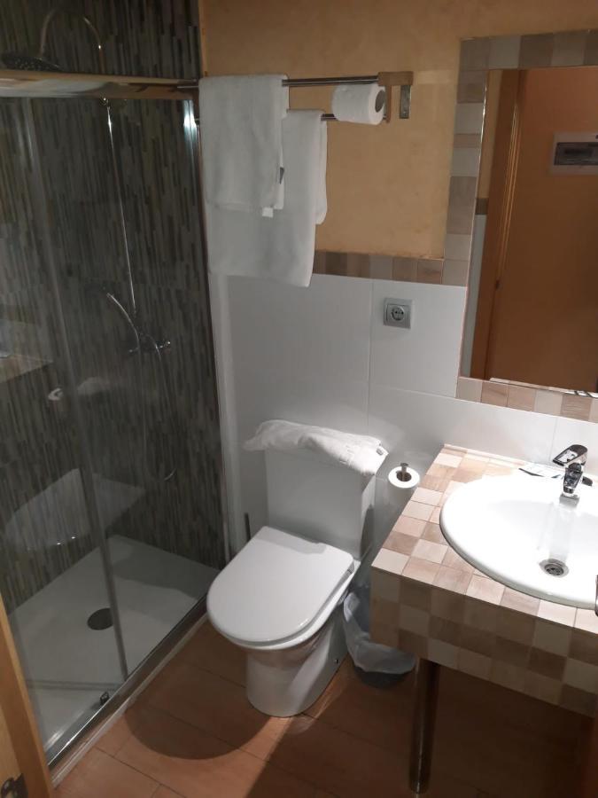 Hostal Cal Siles El Prat de Llobregat Dış mekan fotoğraf