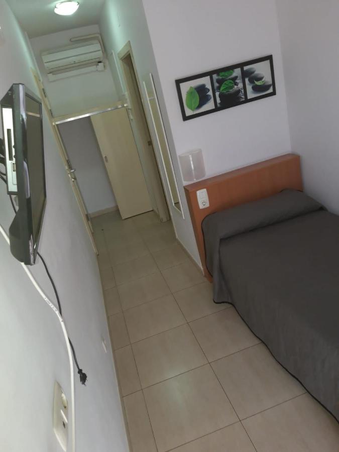 Hostal Cal Siles El Prat de Llobregat Dış mekan fotoğraf