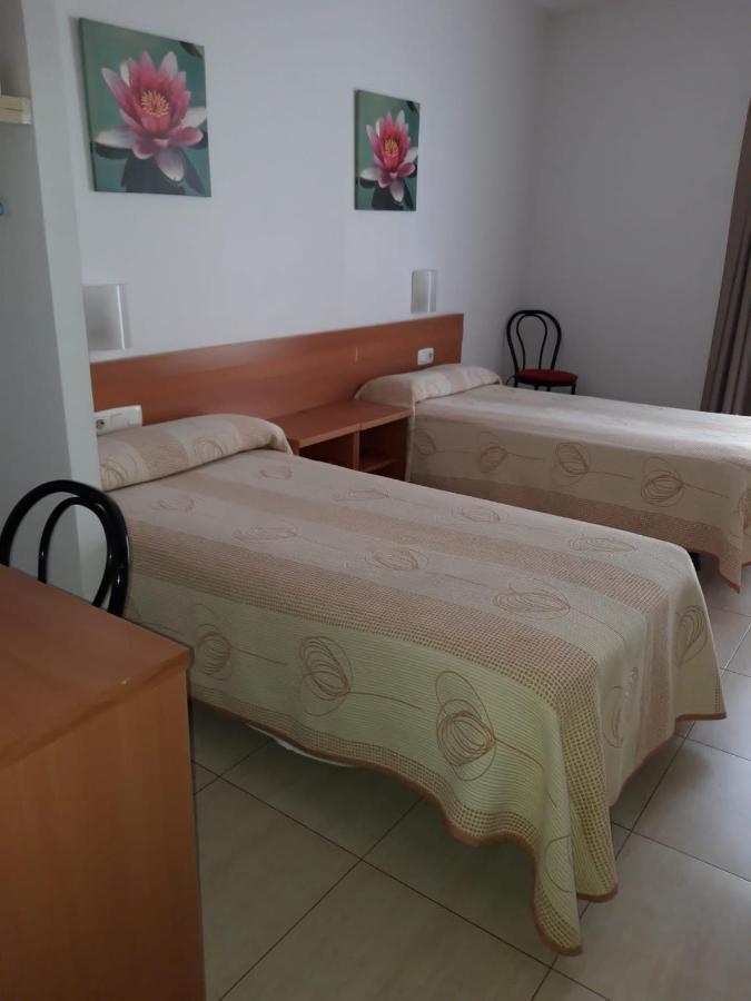 Hostal Cal Siles El Prat de Llobregat Dış mekan fotoğraf