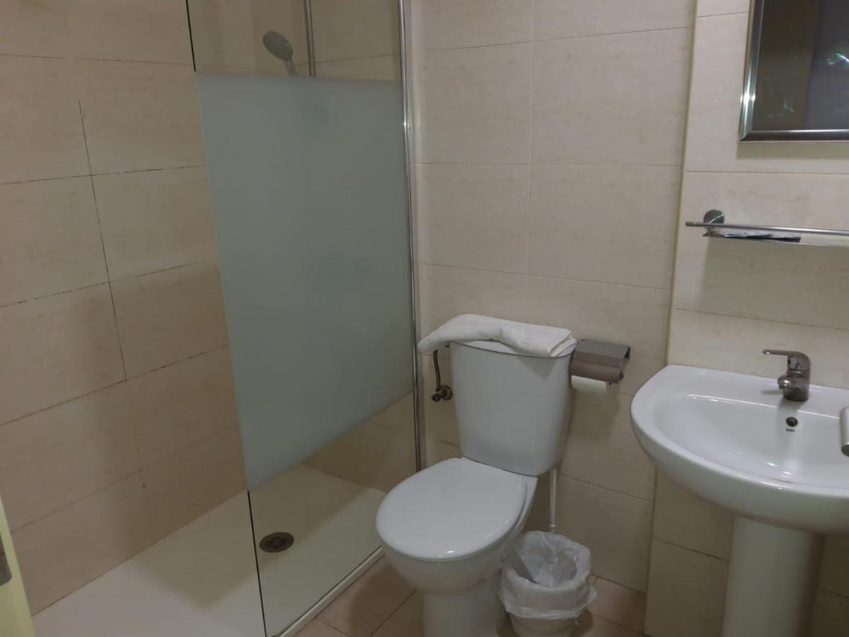 Hostal Cal Siles El Prat de Llobregat Dış mekan fotoğraf