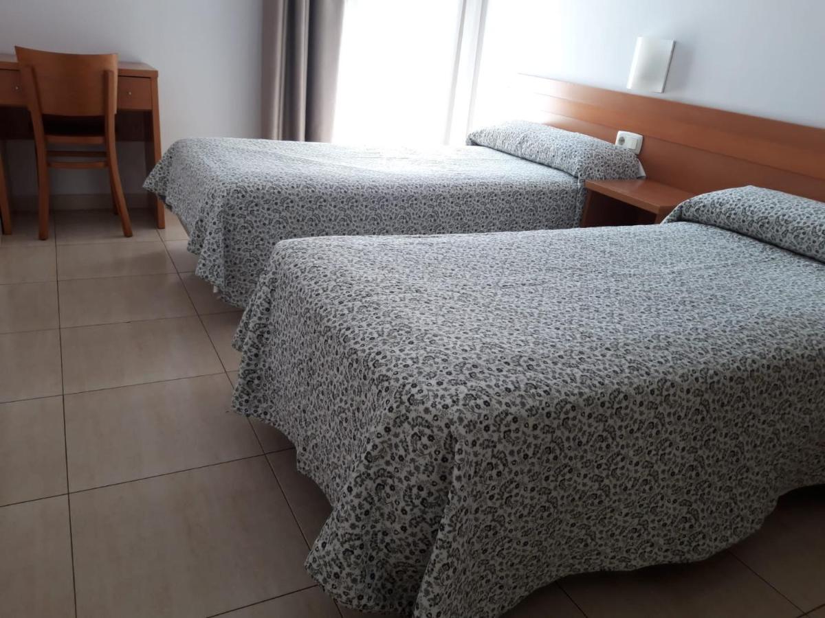 Hostal Cal Siles El Prat de Llobregat Dış mekan fotoğraf